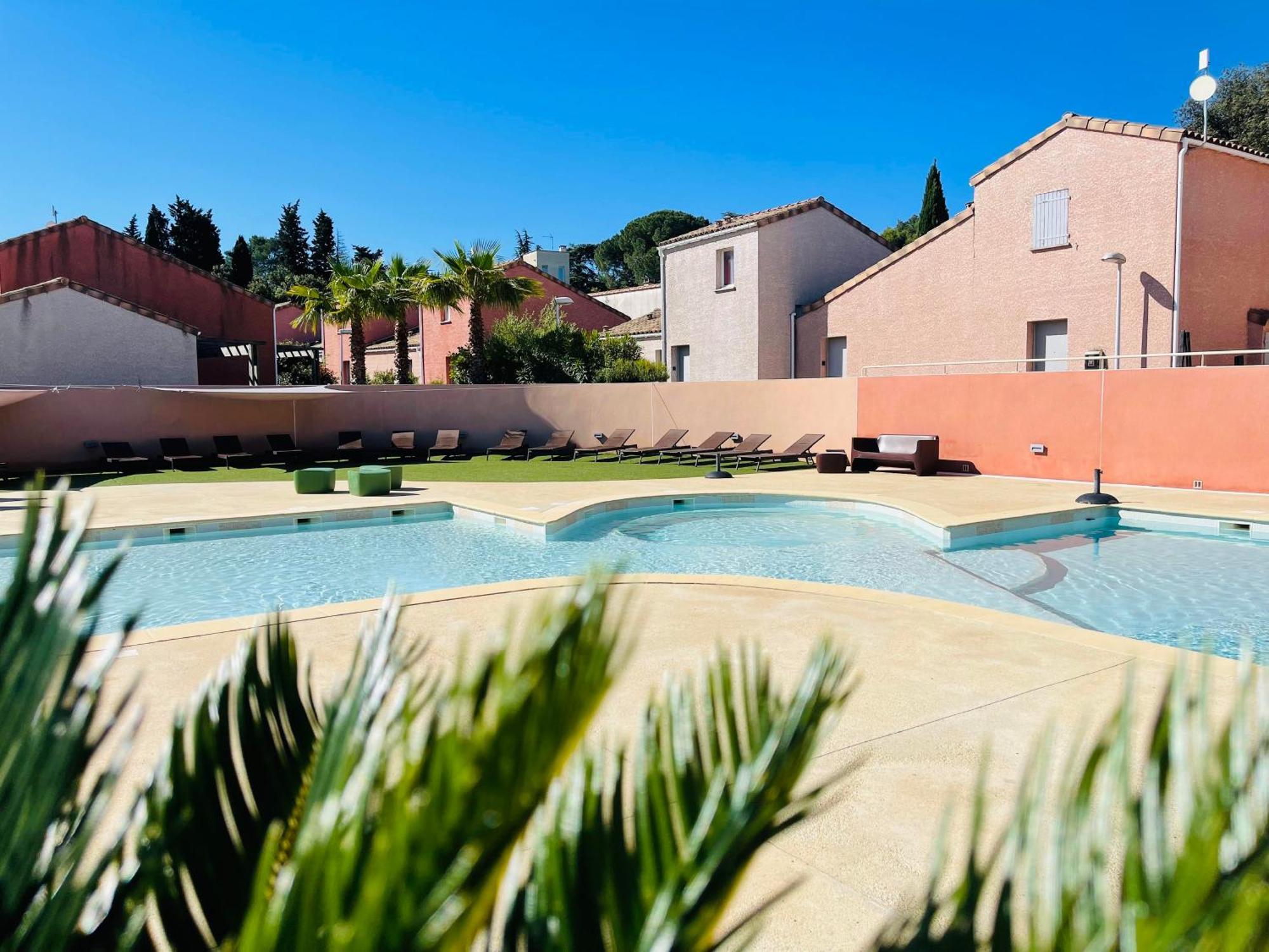 Hotel Terres De France - Le Domaine De Bacchus Saint-Christol  Esterno foto